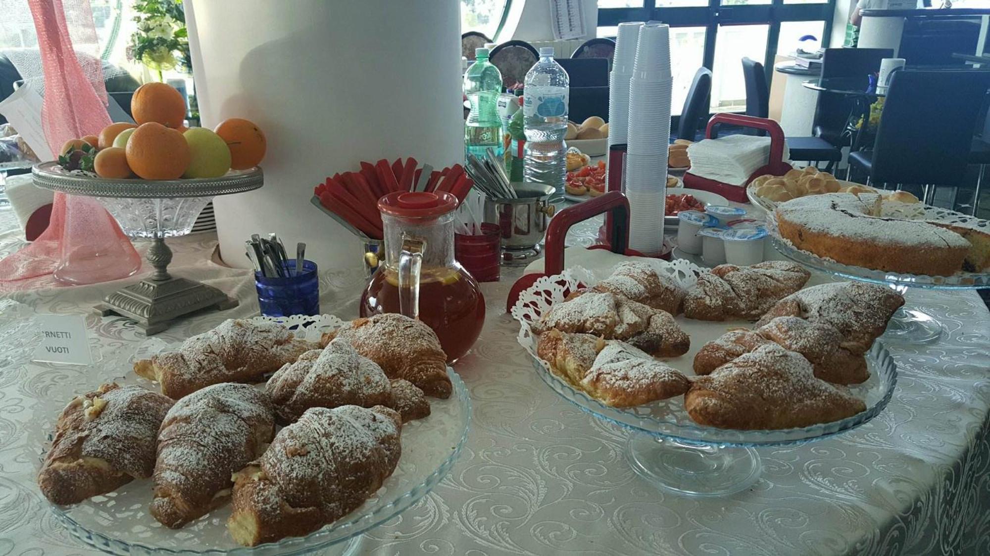 Hotel Falco D'Oro Cisternino Εξωτερικό φωτογραφία